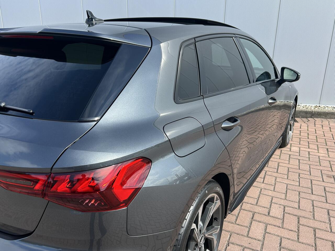 Audi A3 SPORTBACK 35TFSI 150pk S-tronic | S-edition | Pano dak