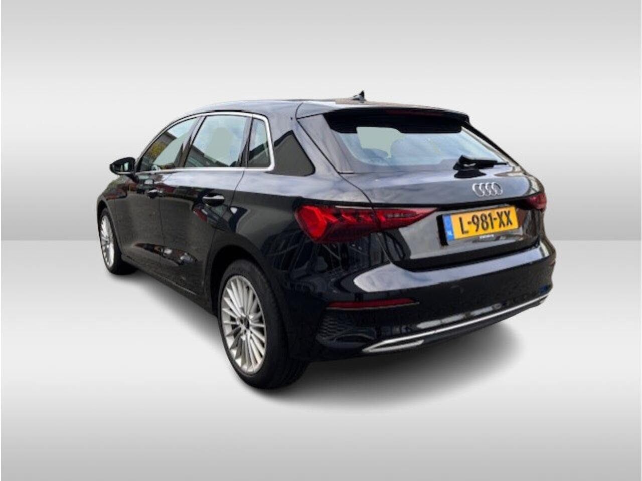 Audi A3 SPORTBACK 30 TFSI Business edition S-Tronic Navigatie / Parkeersensoren / LED verlichting / Airco-Clima / 17"LM velgen