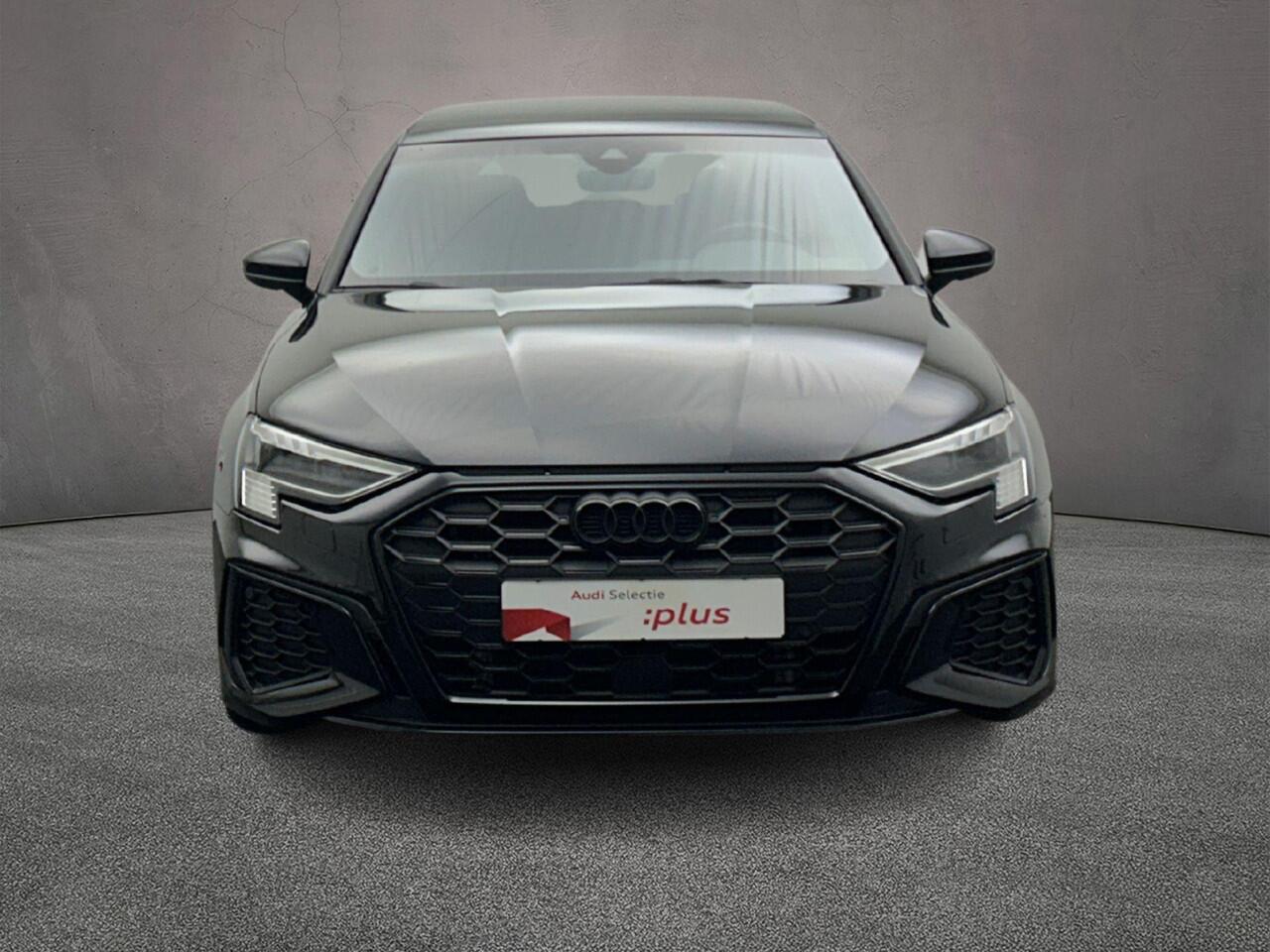 Audi A3 SPORTBACK 45 TFSI e S Edition | Pano | Matrix | Elek Kofferklep | Audi sound | Matrix-Led | Adapt. Cruise | Carplay | Ambient lighting | Navi | Optiek Zwart | S Line | Akoestisch glas |