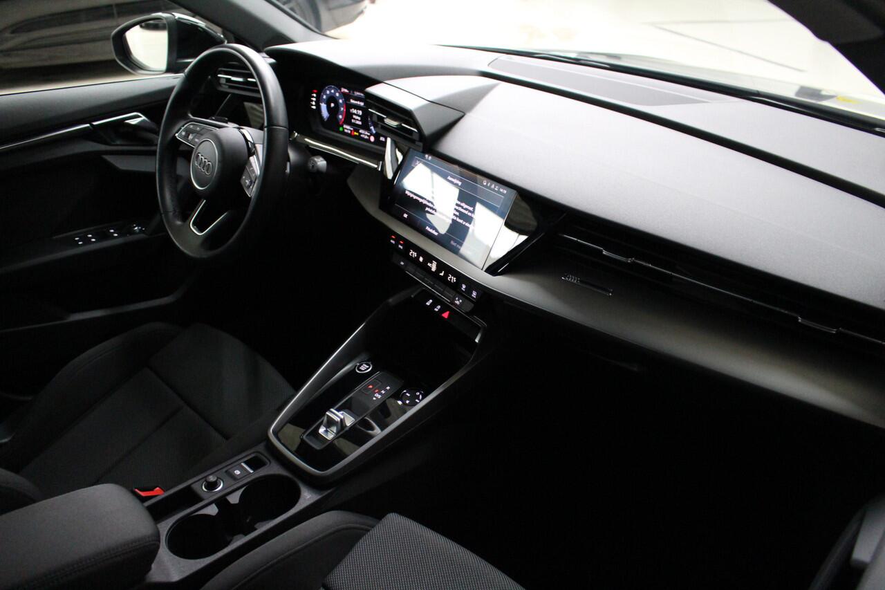 Audi A3 SPORTBACK 30 TFSI Advanced edition Navigatie | Cruise Control | 17" Velgen | PDC