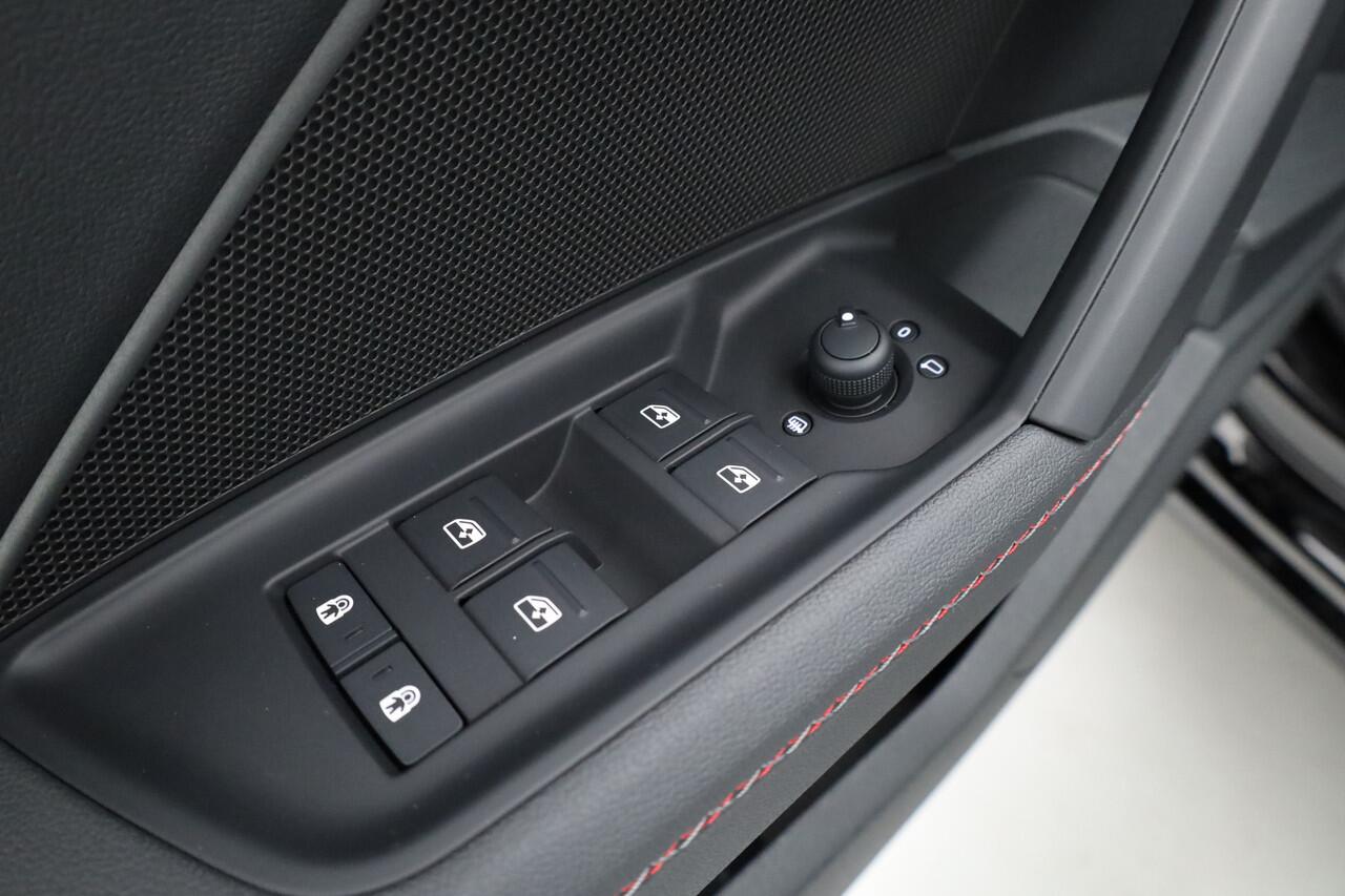 Audi A3 SPORTBACK 35 TFSI | Pano | Afn. Trekhaak | Sportstoelen | Apple CarPlay | Stoelverw. | Camera | 17"