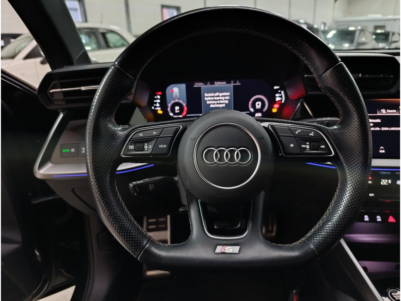 Audi A3 SPORTBACK 35 TFSI edition one S Line | virtual cockpit | sport onderstel | Lmv | Pdc