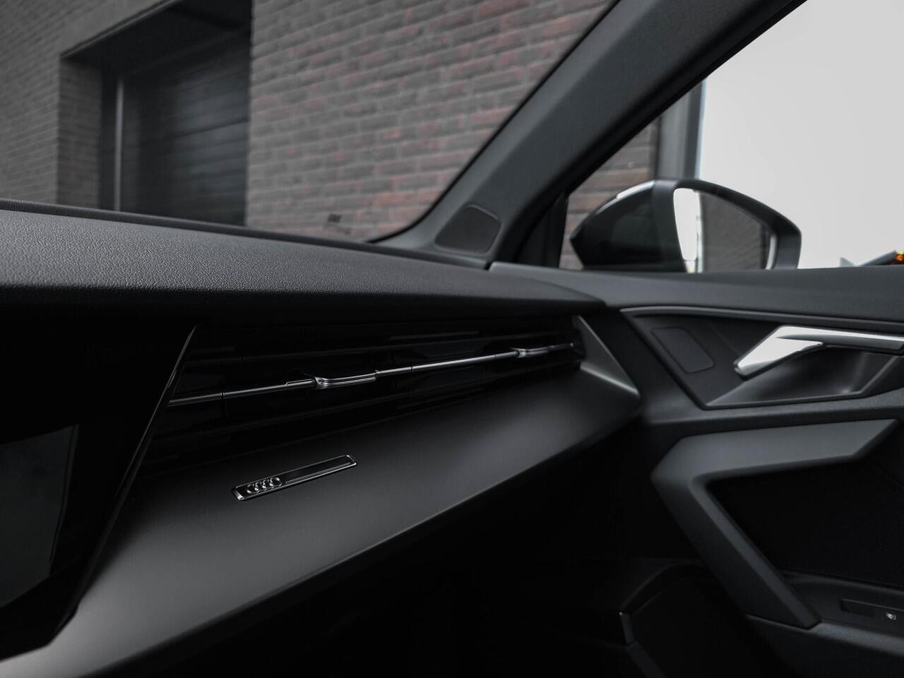 Audi A3 SPORTBACK 45 TFSI e S Line | Pano | 19"| B&O | Leer | Matrix | RS stoelen |