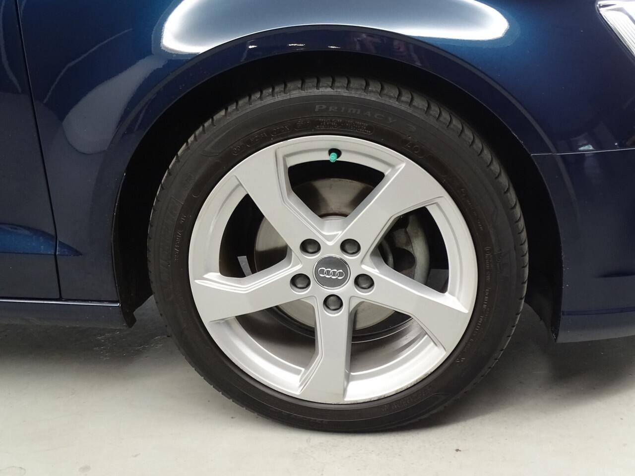 Audi A3 Limousine 35 TFSI Advance Sport Automaat, Privacy glas, Sportstoelen, Trekhaak-Dealer onderhouden