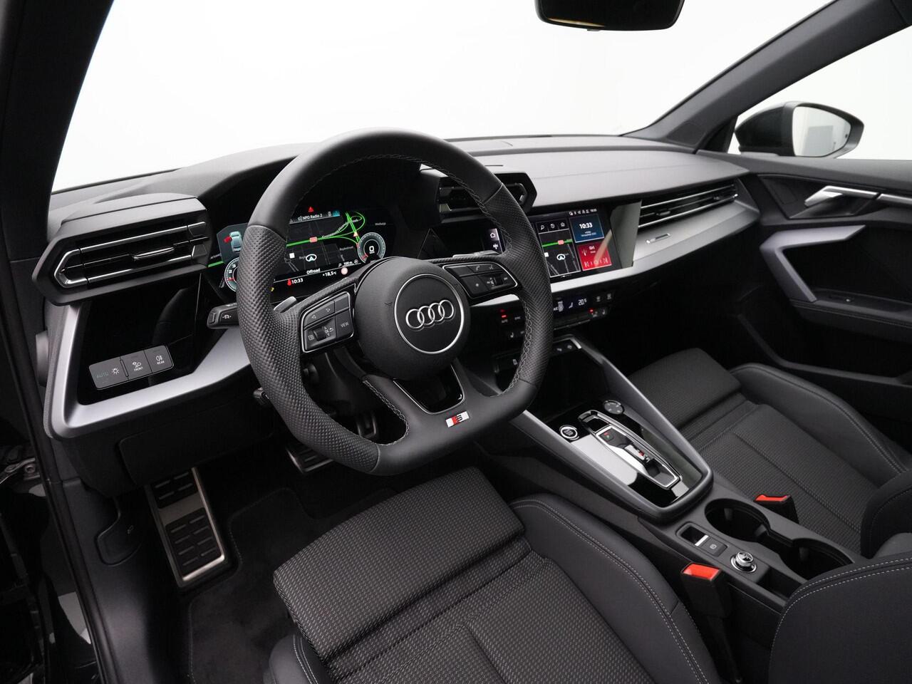 Audi A3 Limousine 30 TFSI 116 pk S-tronic S edition / S-Line | Panoramadak | Stoelverwarming | Navigatie | Adaptive Cruise | Parkeersensoren voor/achter
