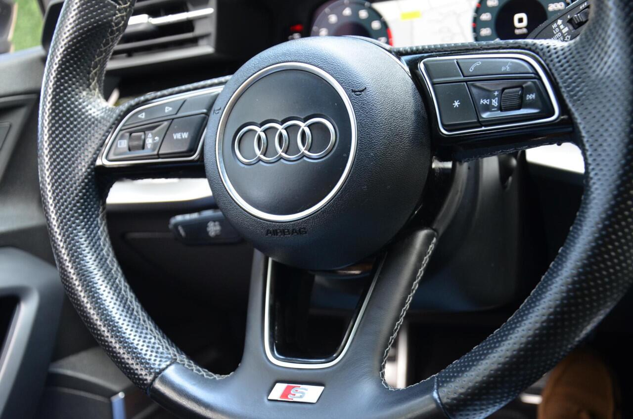 Audi A3 Limousine 30 TFSI S Line Edition Automaat/Navi/Pdc/Ecc/Virtual cockpit/Privacy glass/Cr-Controle/17-Inch Lmv/Bang&Olufsen/Nederlandse auto/led