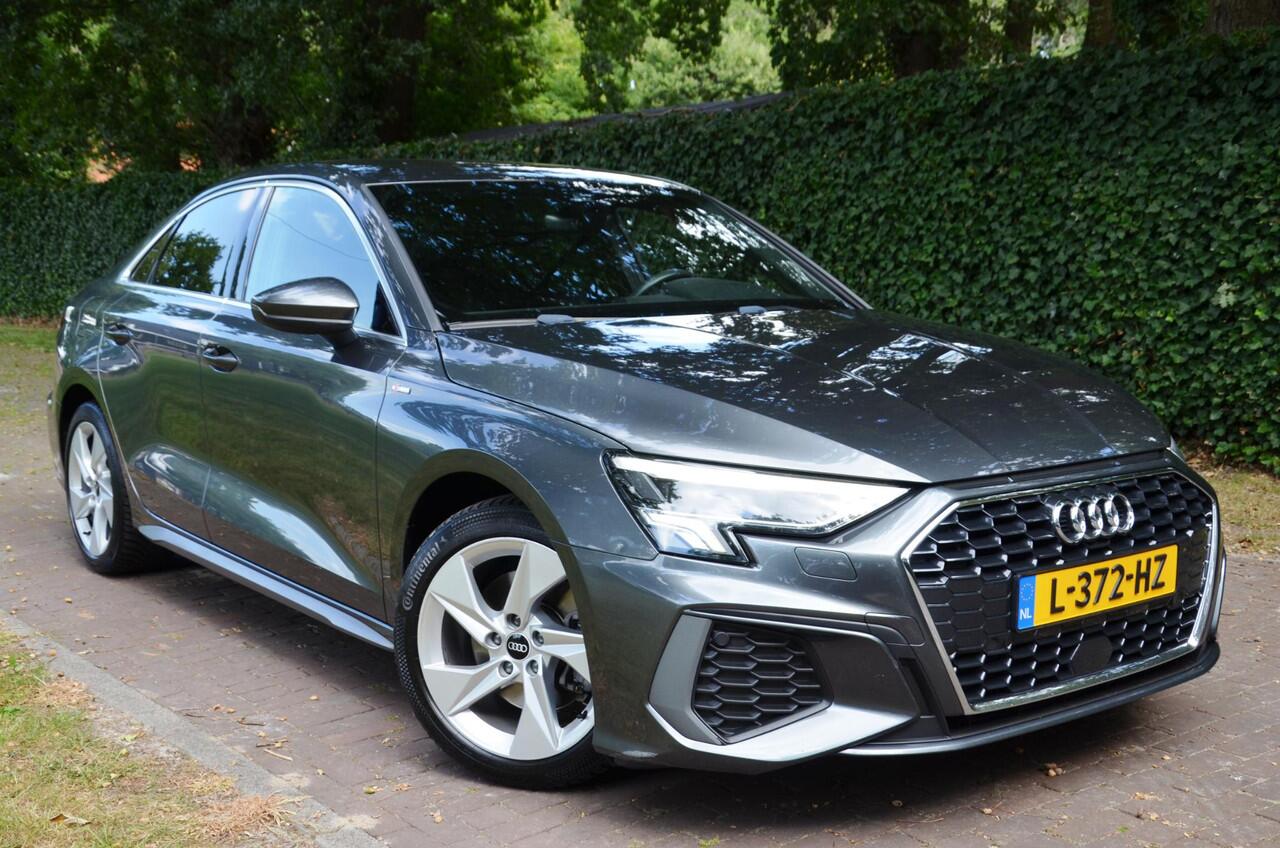Audi A3 Limousine 30 TFSI S Line Edition Automaat/Navi/Pdc/Ecc/Virtual cockpit/Privacy glass/Cr-Controle/17-Inch Lmv/Bang&Olufsen/Nederlandse auto/led