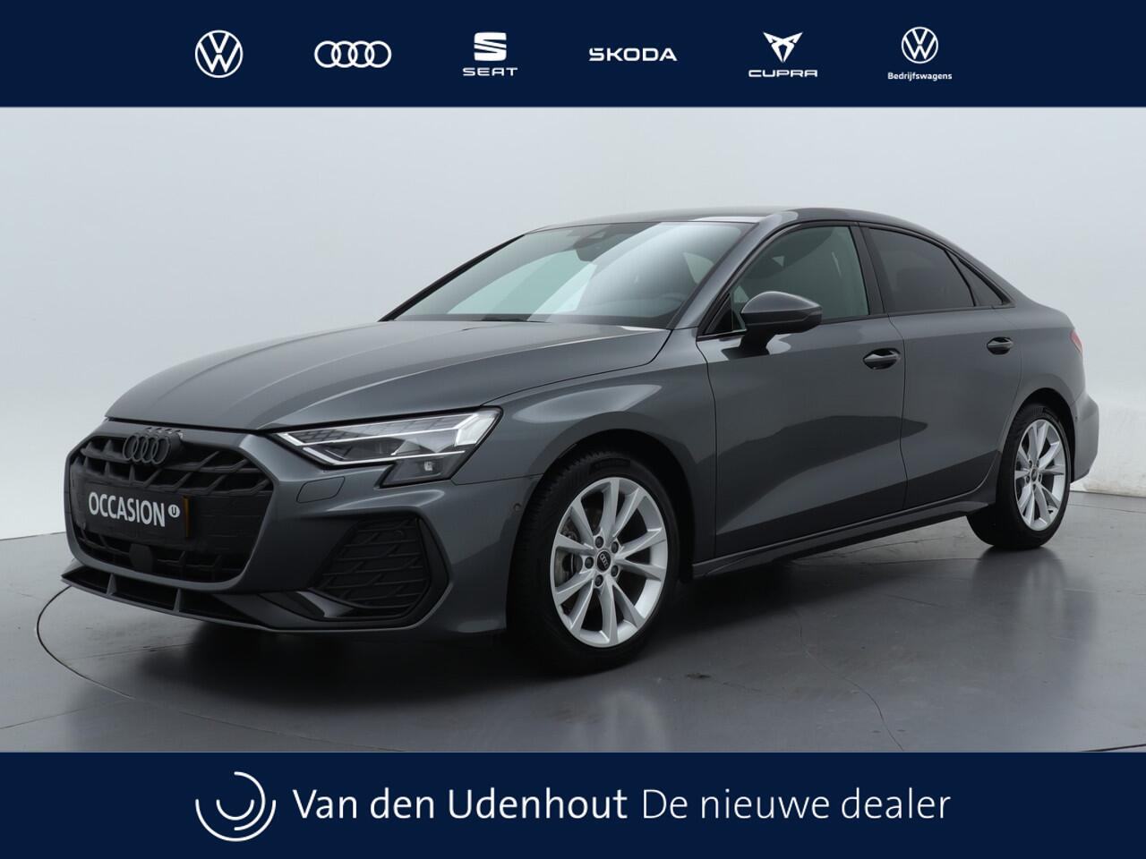 Audi A3 Limousine 30 TFSI S Edition | PDC V+A | Camera | Zwart optiek | Audi Sound | Privacy glas | |