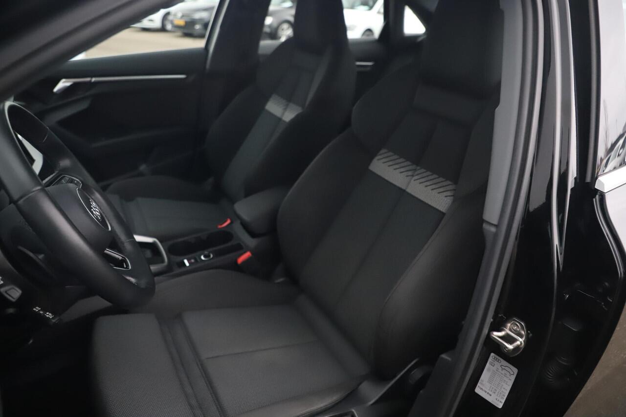 Audi A3 Limousine 30 TFSI Advanced edition Automaat 18 inch RS Look Velgen Sportstoelen Full LED Navigatie Carplay Android Clima Cruise Lane Assist