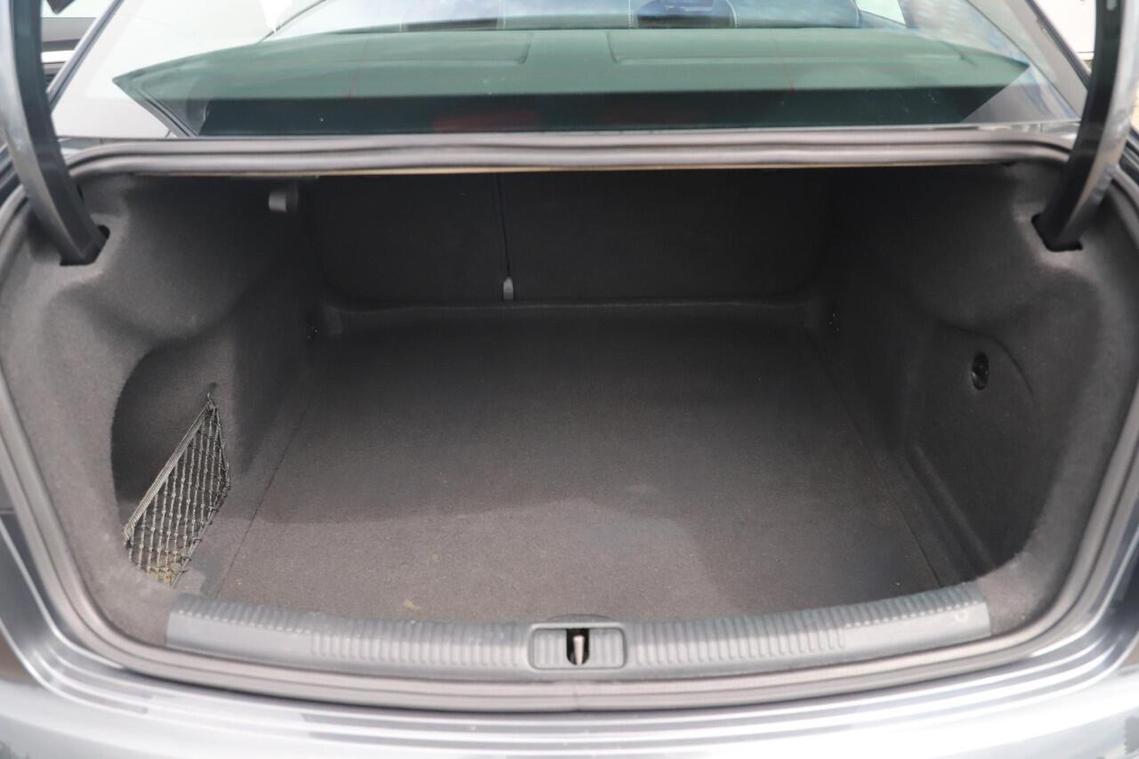 Audi A3 Limousine 35 TFSI CoD Advance Sport 150PK Automaat Virtual Cockpit 18 inch Navigatie Clima Cruise Stoelverwarming PDC Carplay Android Bluetooth Full LED S-Line