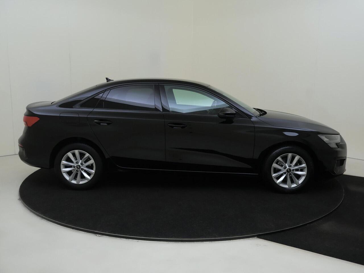 Audi A3 Limousine 30 TFSI Pro Line | CarPlay | Cruise control | Parkeersensoren achter | Virtual cockpit | Climate control | Bluetooth |