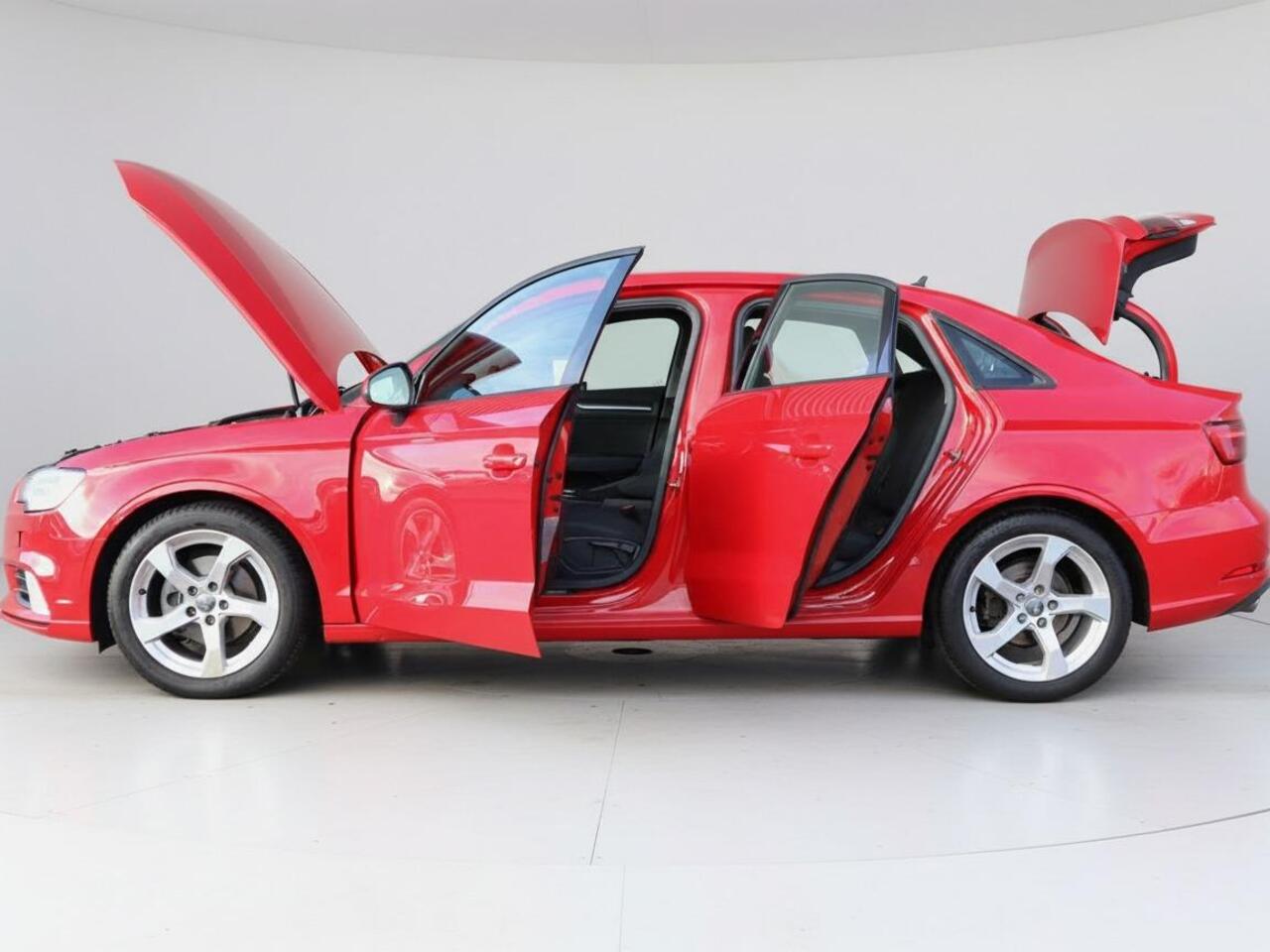 Audi A3 Limousine 35 TFSI Business edition | Clima | Cruise | Multimedia/Navi | PDC + Camera |