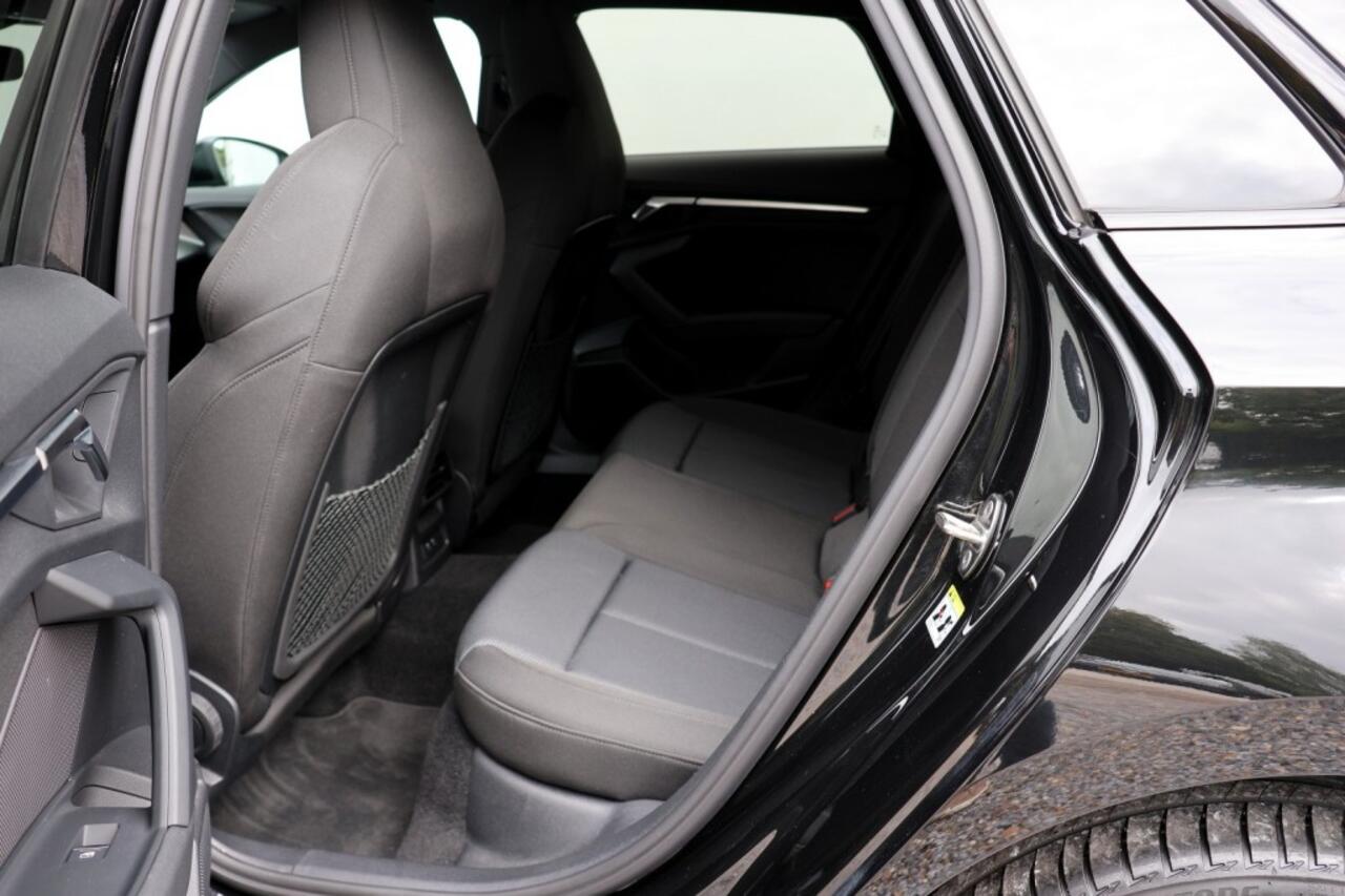 Audi A3 Sportback 45 TFSIe S-Line - 245 pk **Full Led / Park assist / El achterklep