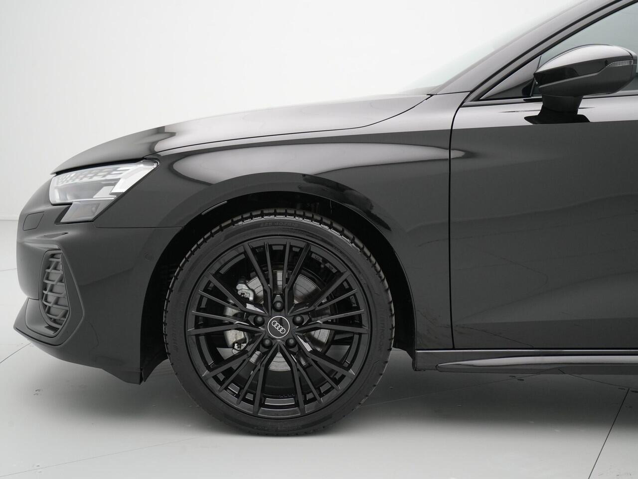 Audi A3 Limousine 35 TFSI S edition Panodak SONOS Ambient lichtpakket verw. voorstoelen Camera