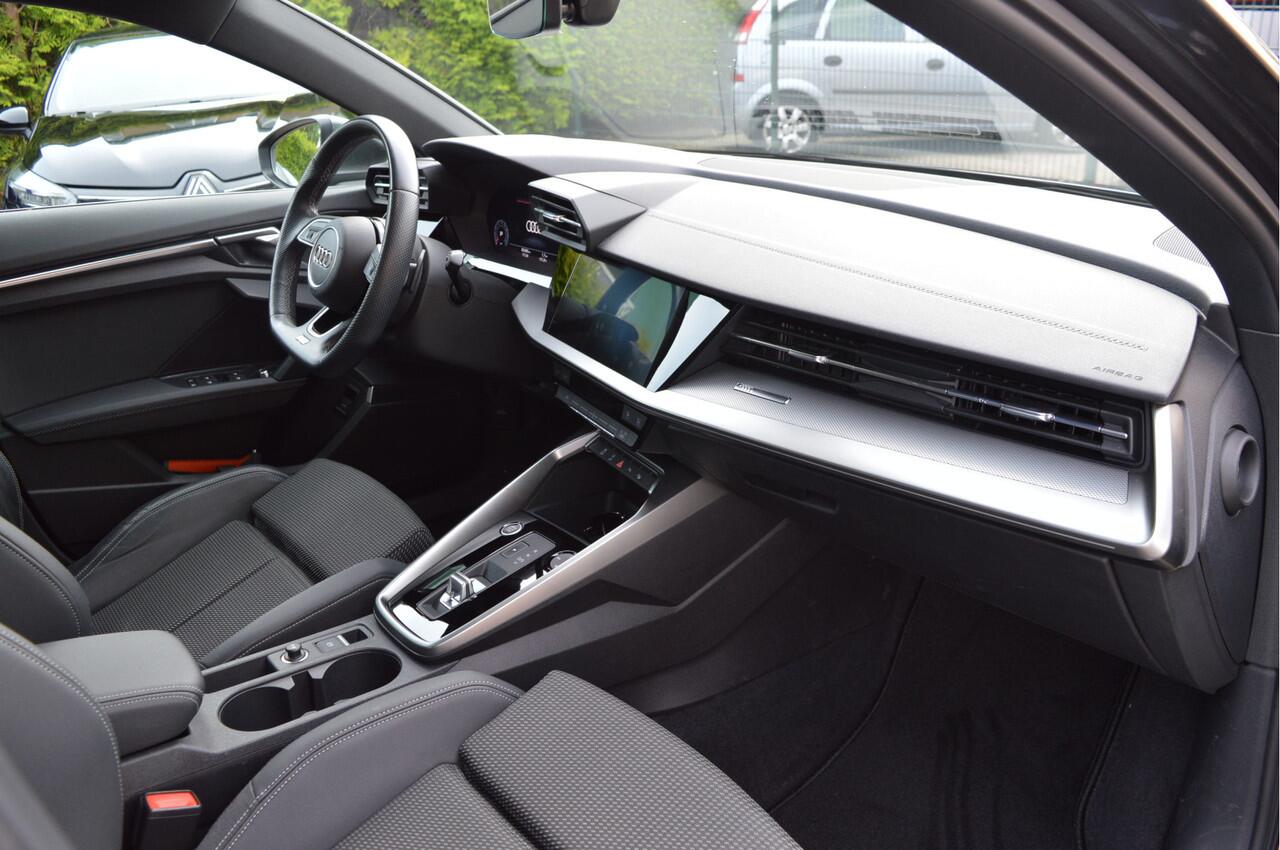 Audi A3 Limousine 30 TFSI Mhev S ed. NL-Auto / Standkachel / Matrix verl. / 2 X S-line / B&O / 18"