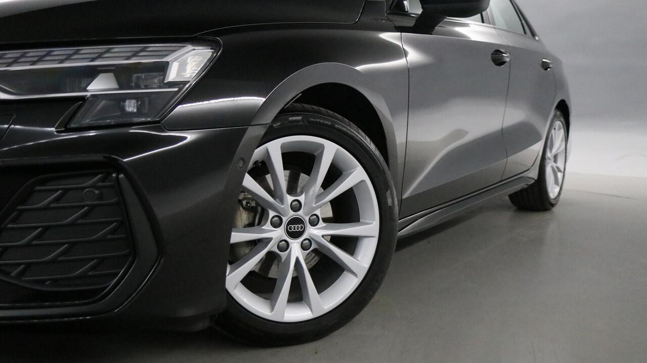 Audi A3 Limousine 30 TFSI 115pk S-Line Edition S-Tronic / Navigatie / Camera / Inparkeerhulp