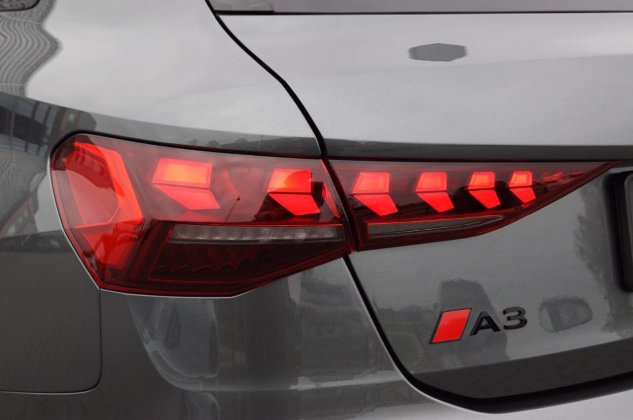 Audi A3 Sportback 35 TFSI S-Tronic S-Line facelift/ Leer ruitmotief/ Panodak/ 19Inch LM/Camera