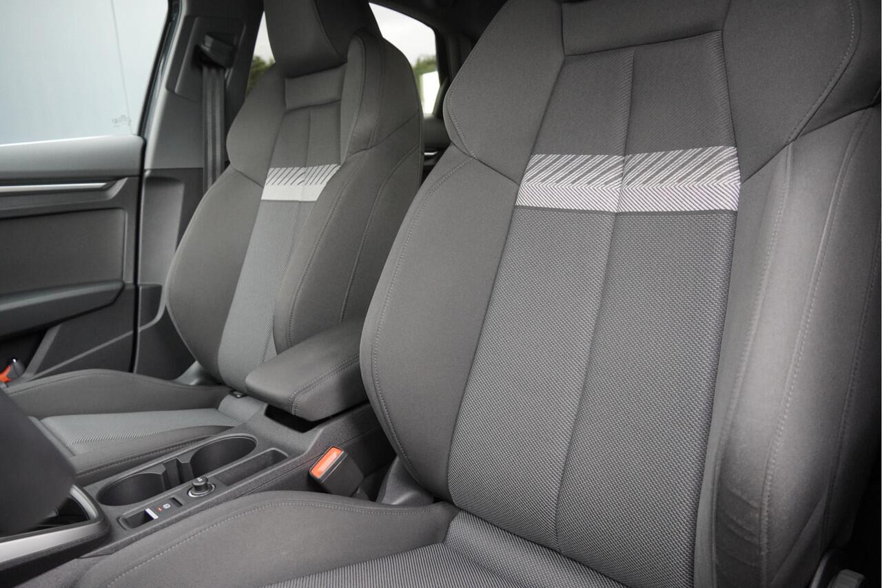 Audi A3 Limousine 35 TFSI 150PK! Automaat Business Edition BJ2021 Lmv 17" | Led | Pdc | Navi | Dynamische knipperlichten | Achteruitrijcamera | App-Connect | Virtual cockpit | Climate control | Cruise control | Sportstoelen | Verwarmde voorstoelen | Extra getint 