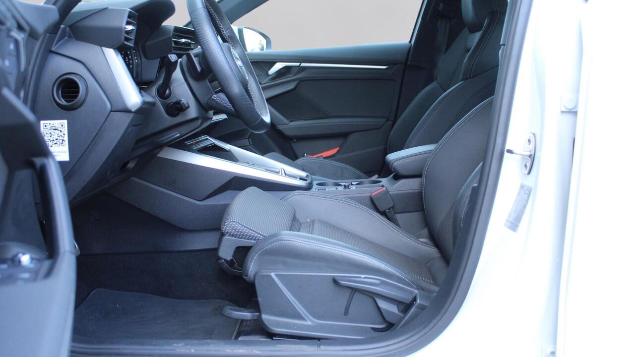 Audi A3 Limousine 30 TFSI 110pk S Edition S-tronic / Navigatie / Apple Carplay / LED