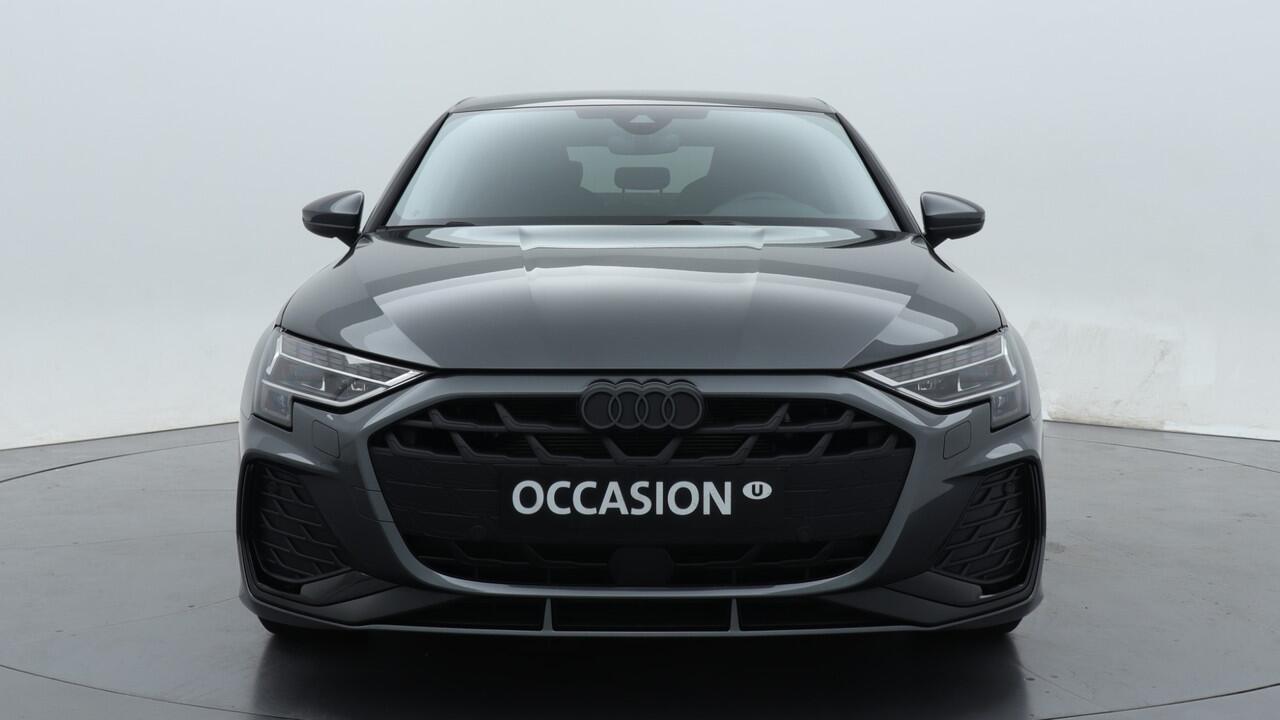 Audi A3 Limousine 30 TFSI S edition | PDC V+A | Camera | Zwart optiek | Audi Sound | Privacy glas |