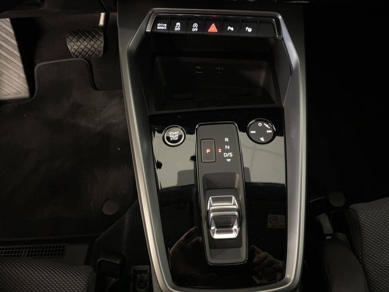 Audi A3 Limousine 35 TFSI Business edition Adaptieve cruise contr. + Parkeerassistent