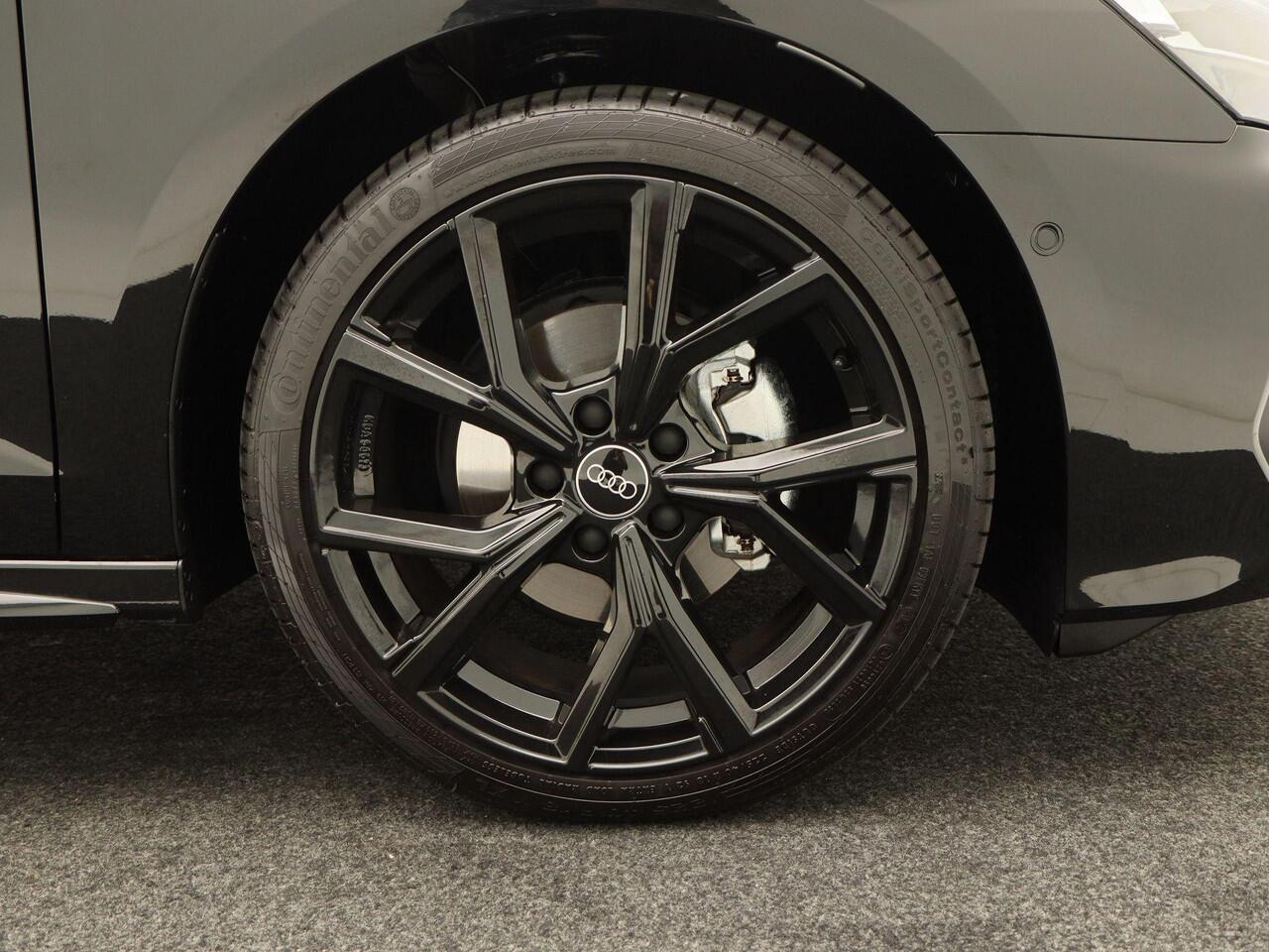 Audi A3 Limousine 30 TFSI | S edition | | 18 inch velgen | Privacyglas | Sonos 3d | Zwart optiek |