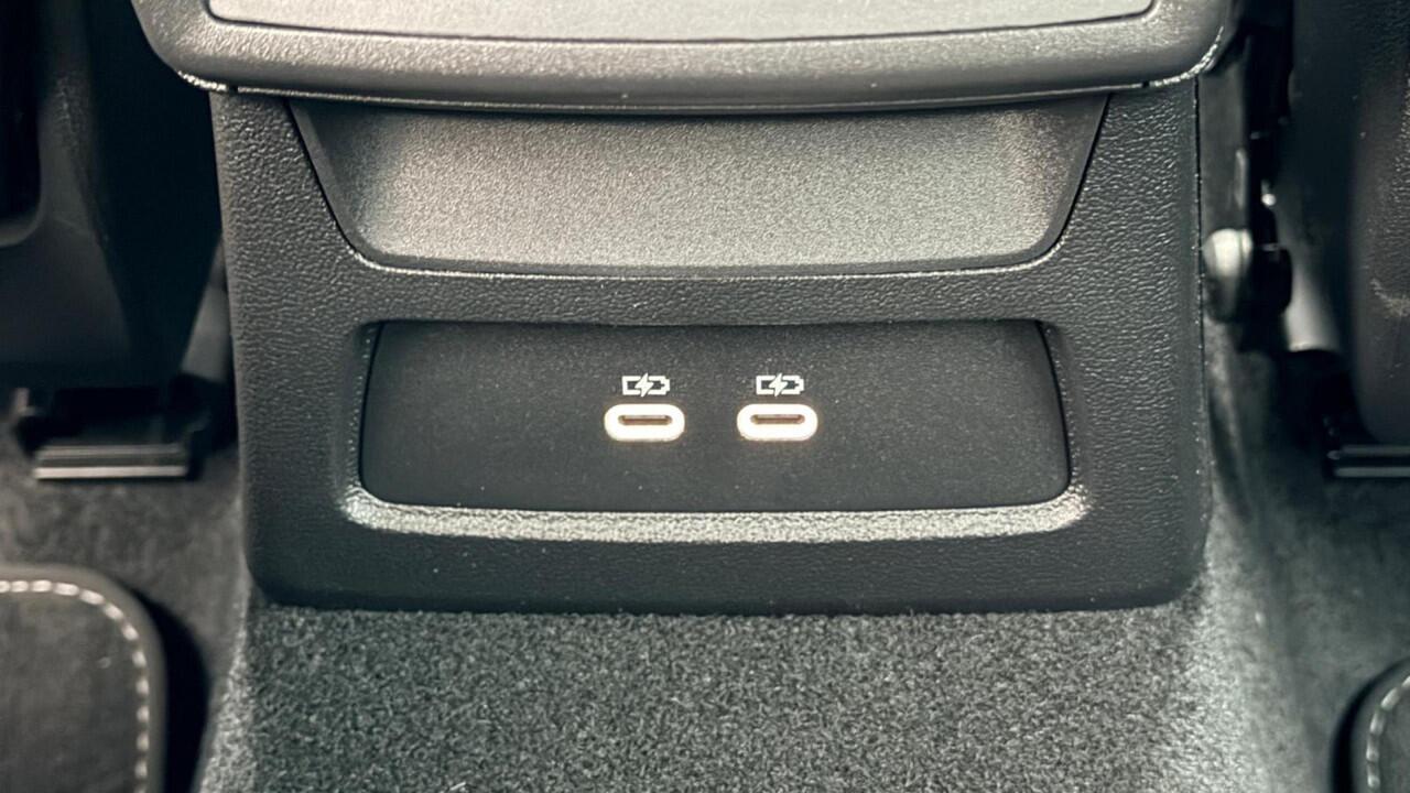 Audi A3 Limousine 30 TFSI 116Pk S Edition / Stoelverwarming / Camera / 19'' LMV