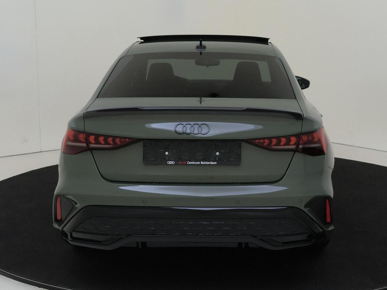 Audi A3 Limousine 35 TFSI S-tronic S edition | Panoramadak | Carbon pakket | Verwarmbare voorstoelen | Optiekpakket zwart PLUS | 19 inch LM velgen