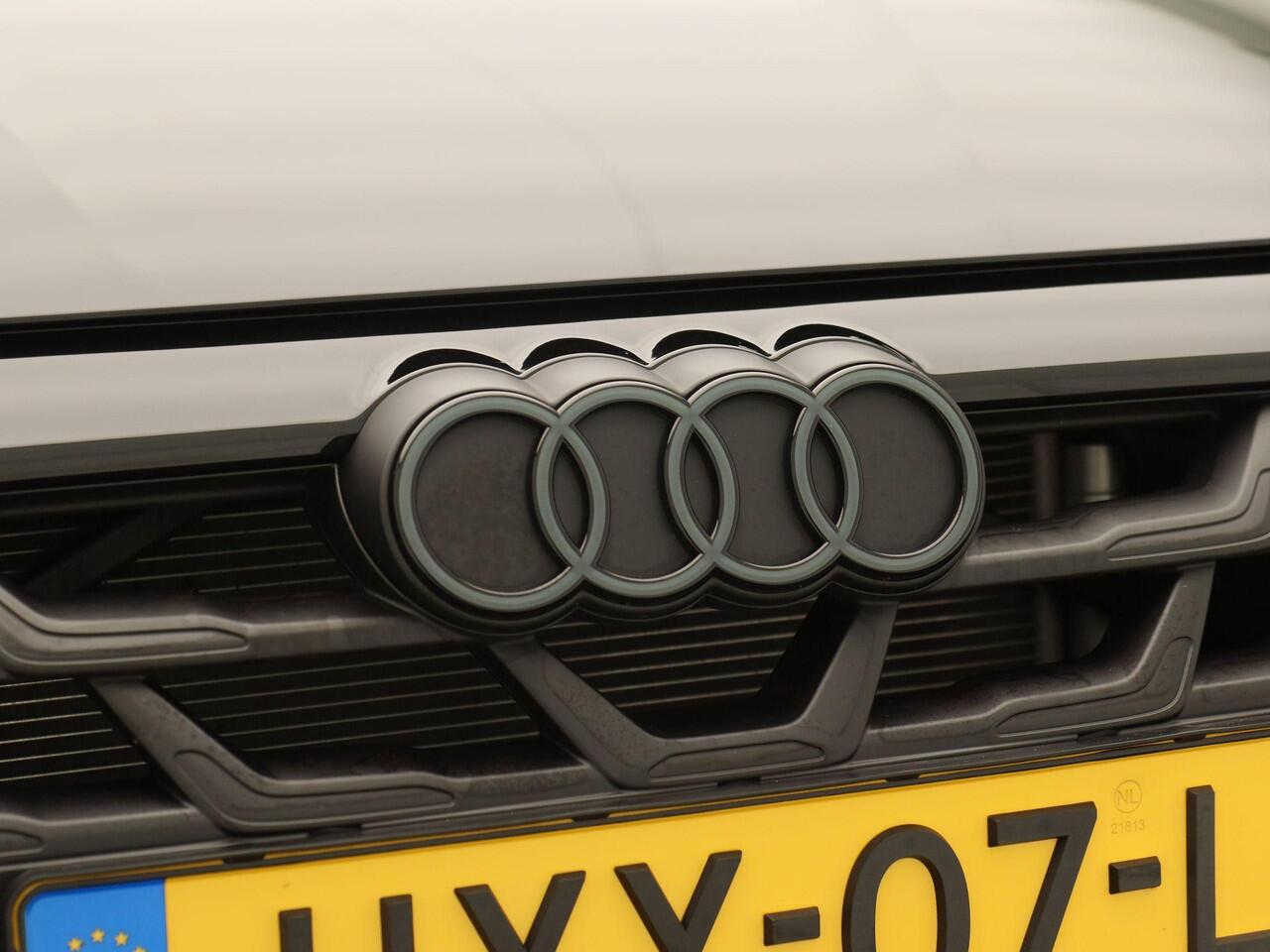 Audi A3 Limousine 30 TFSI | S edition | | 18 inch velgen | Privacyglas | Sonos 3d | Zwart optiek |