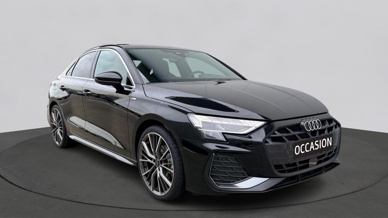 Audi A3 Limousine 30 TFSI 116Pk S Edition / Stoelverwarming / Camera / 19'' LMV