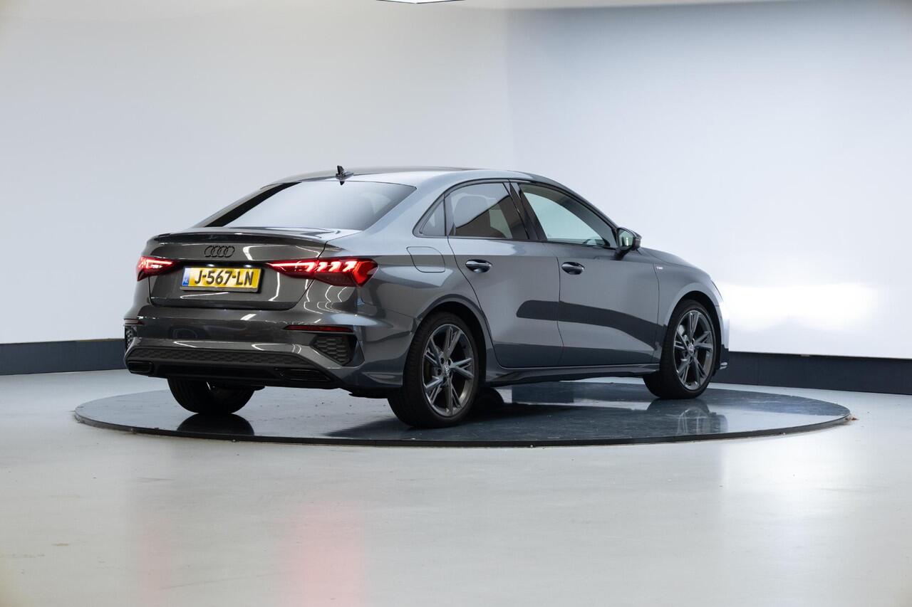 Audi A3 Limousine 35 TFSI S edition | Panoramadak | Optiek Zwart | 18 Inch |