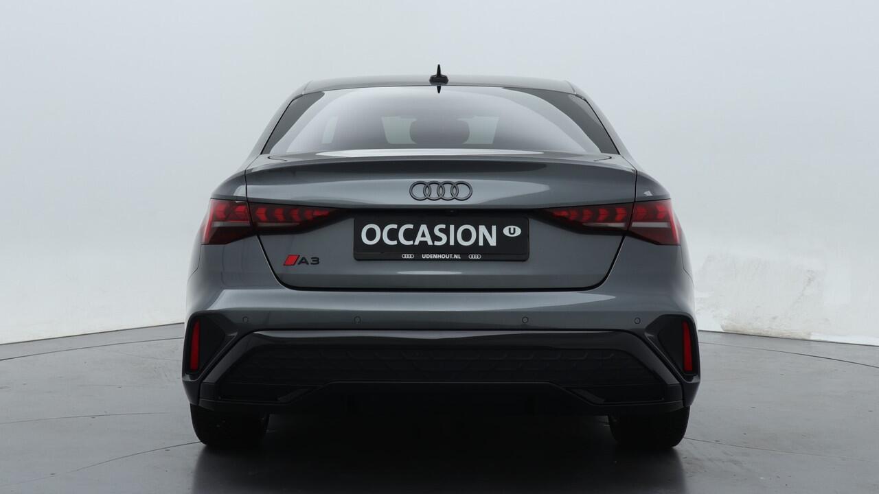 Audi A3 Limousine 30 TFSI S edition | PDC V+A | Camera | Zwart optiek | Audi Sound | Privacy glas |