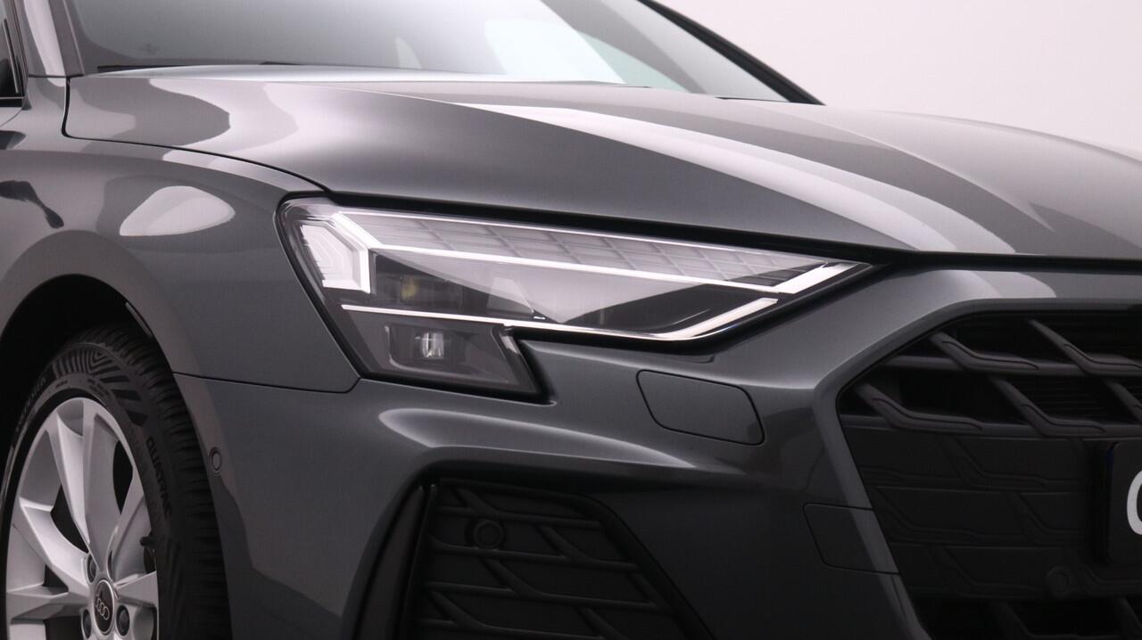 Audi A3 Limousine 30 TFSI S edition | PDC V+A | Camera | Zwart optiek | Audi Sound | Privacy glas |