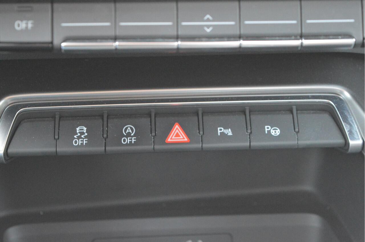 Audi A3 Limousine 30 TFSI Mhev S ed. NL-Auto / Standkachel / Matrix verl. / 2 X S-line / B&O / 18"