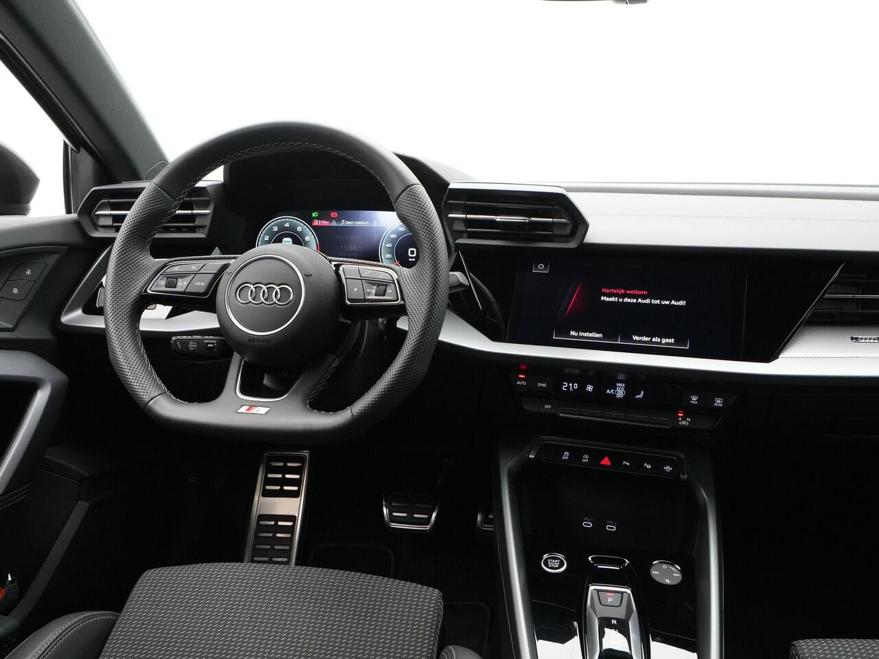 Audi A3 Limousine 30 TFSI 116 pk S Line edition Facelift model, Optiek zwart, LEd, PDC, Climatronic