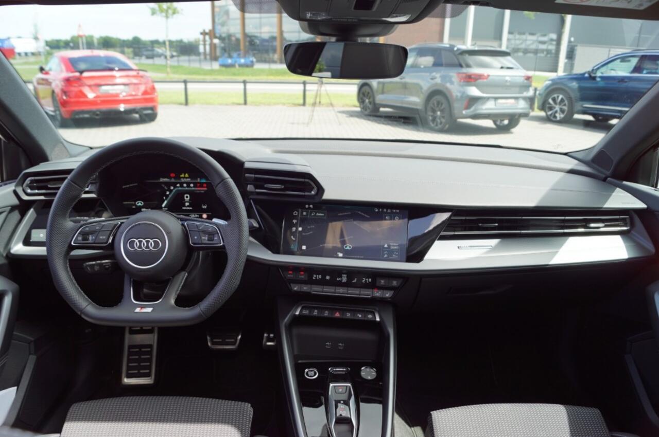 Audi A3 Sportback 35 TFSI S-Tronic S-Line facelift/ Panodak/ 19Inch LM/Camera
