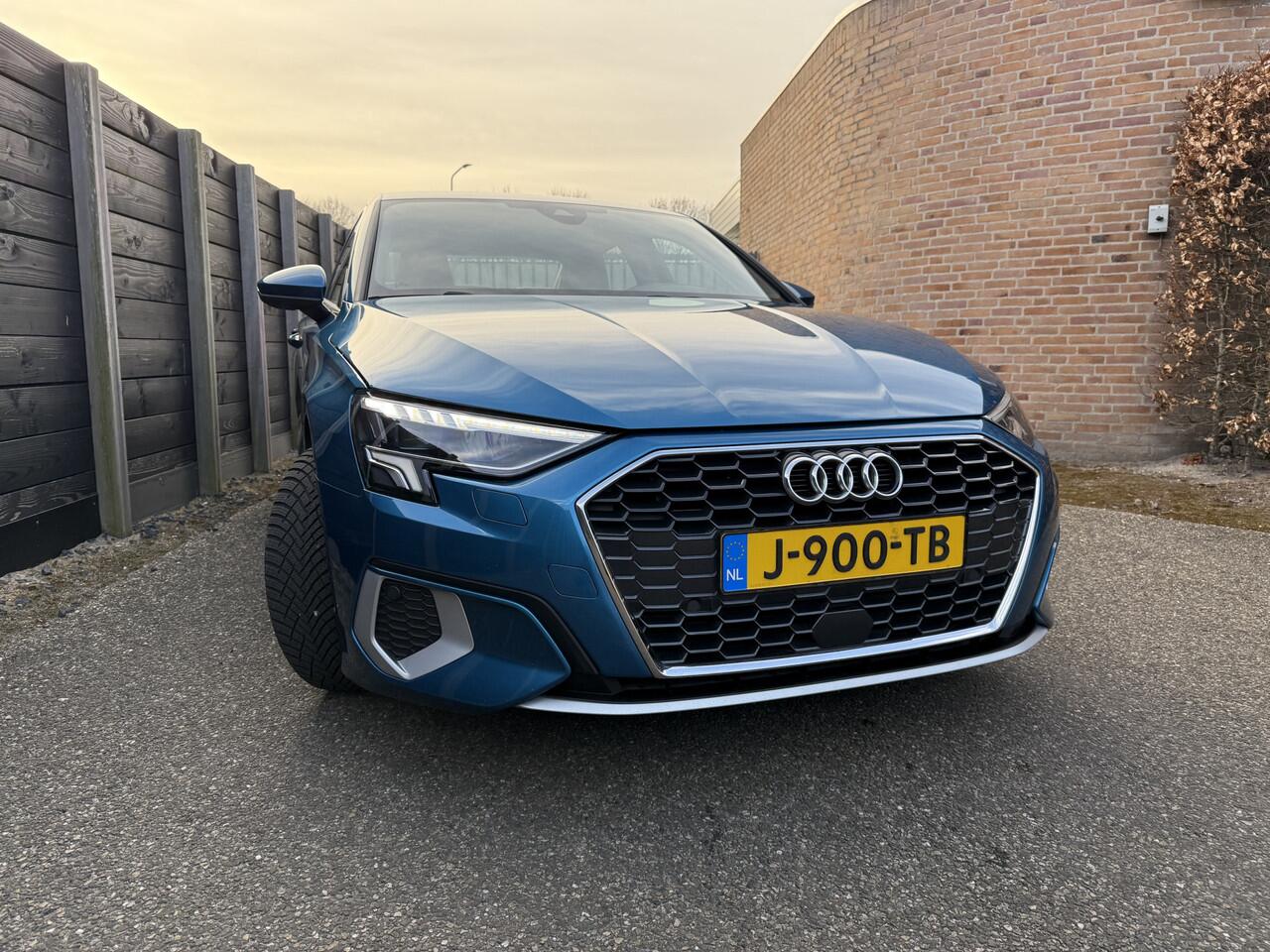 Audi A3 Limousine 35 TFSI Business edition nieuw model!