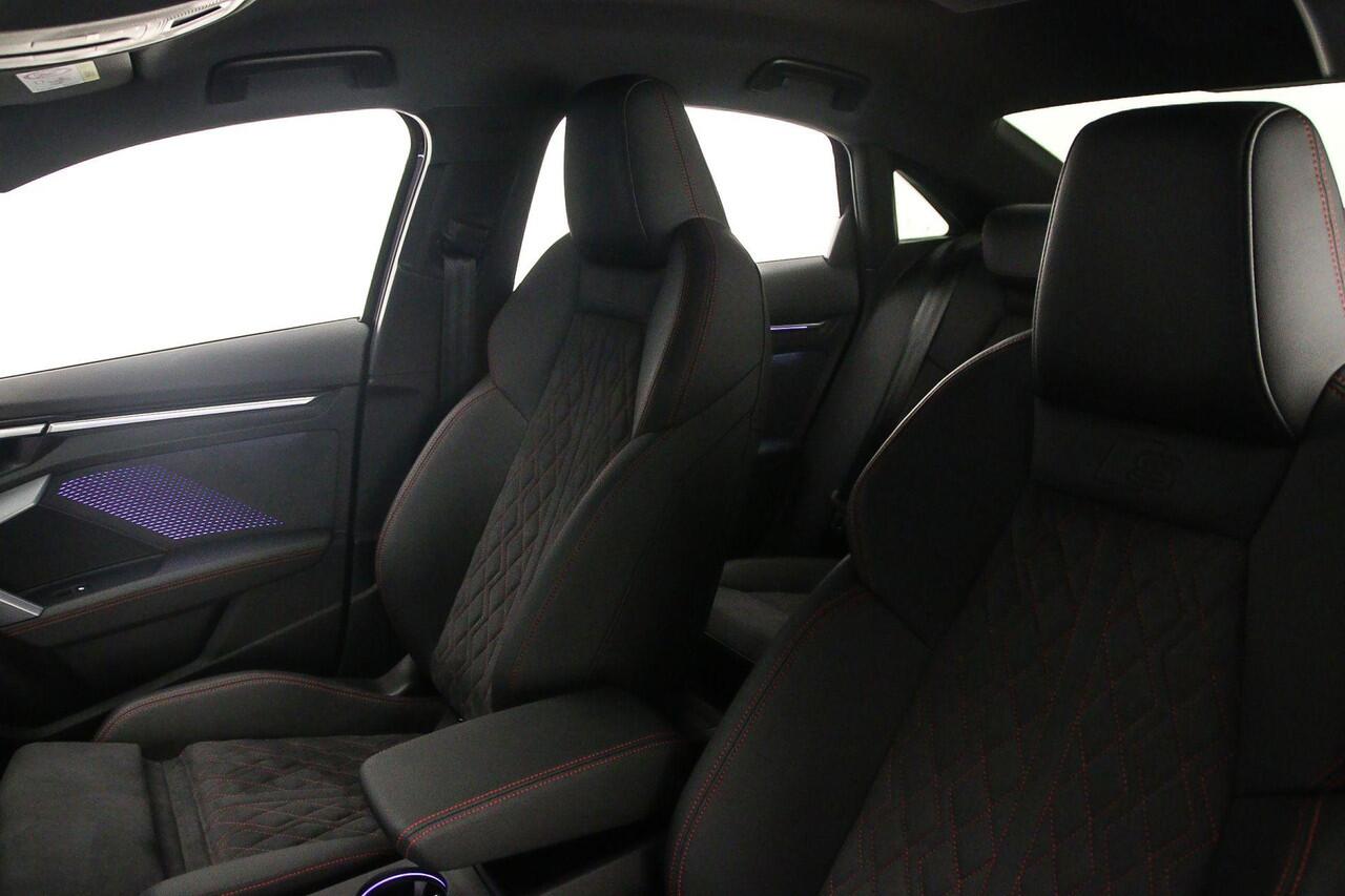 Audi A3 Limousine 30 TFSI S Edition | Trekhaak | Carbon | Sonos | Grootlichtassist | Adapt. Cruise | Sfeerverlichting | 18 inch | S Line