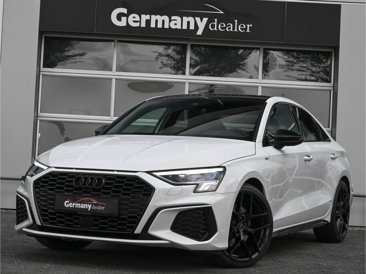 Audi A3 Limousine 35TFSI S edition RS-Zetels 19-Inch ACC M-Led Navi RS-Stuur Virtual Lane