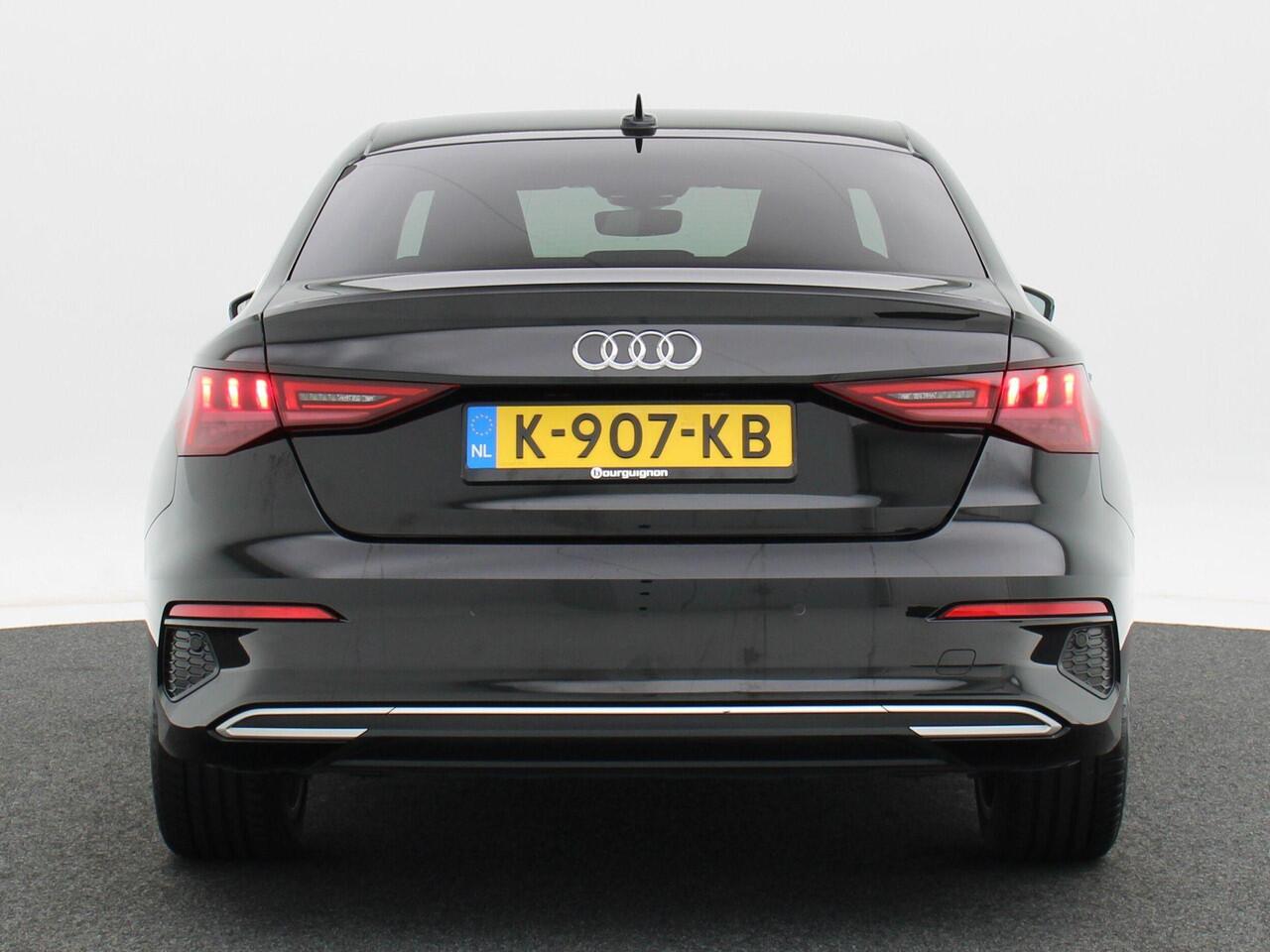 Audi A3 Limousine 30 TFSi 110 Pk Business edition | Cruise Control | Carplay | Stoel Verwarming | Digitaal Dashboard | LED | Sensoren | 17 Inch