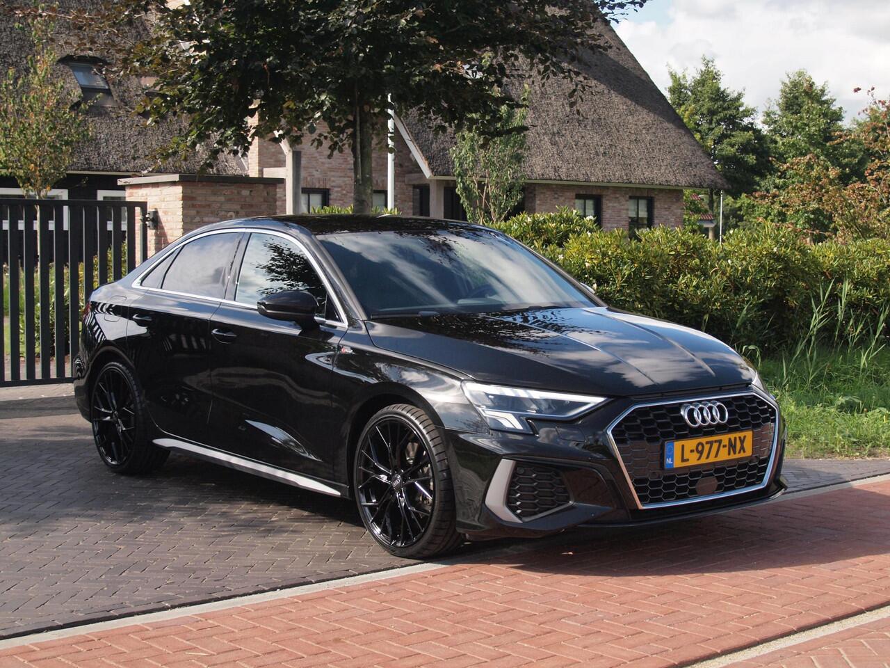 Audi A3 Limousine 35 TFSI S edition Dubbele S-line | Apple Carplay | Nederlandse Auto | Trekhaak |