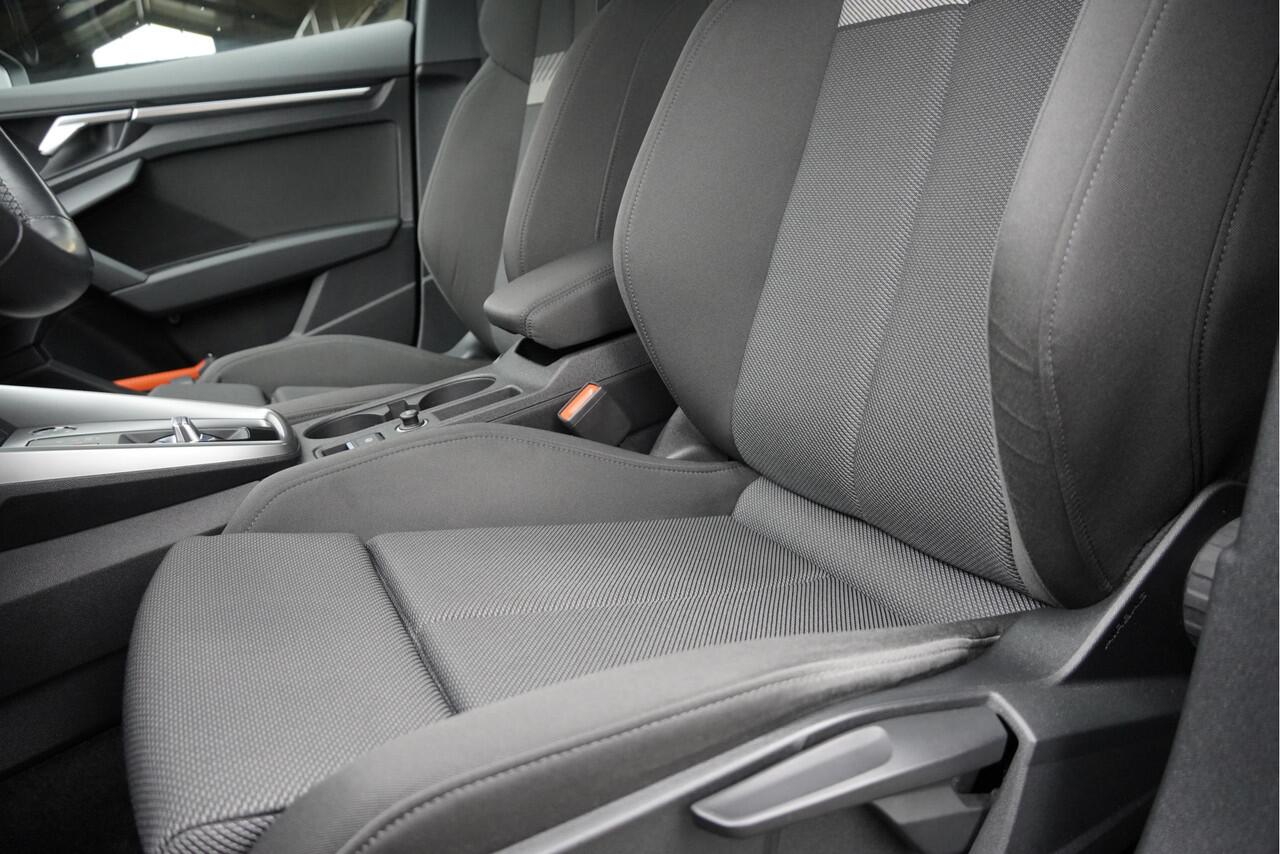 Audi A3 Limousine 30 TFSI Automaat! Business Edition BJ2021 Lmv 17" | Led V+A | Pdc | Navi | Dynamische knipperlichten | App-Connect | Virtual cockpit | Climate control | Cruise control | Sportstoelen | Getint glas