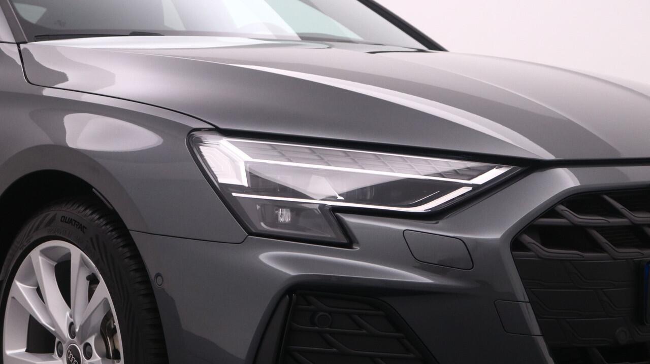 Audi A3 Limousine 30 TFSI S edition | PDC V+A | Camera | Zwart optiek | Audi Sound | Privacy glas |