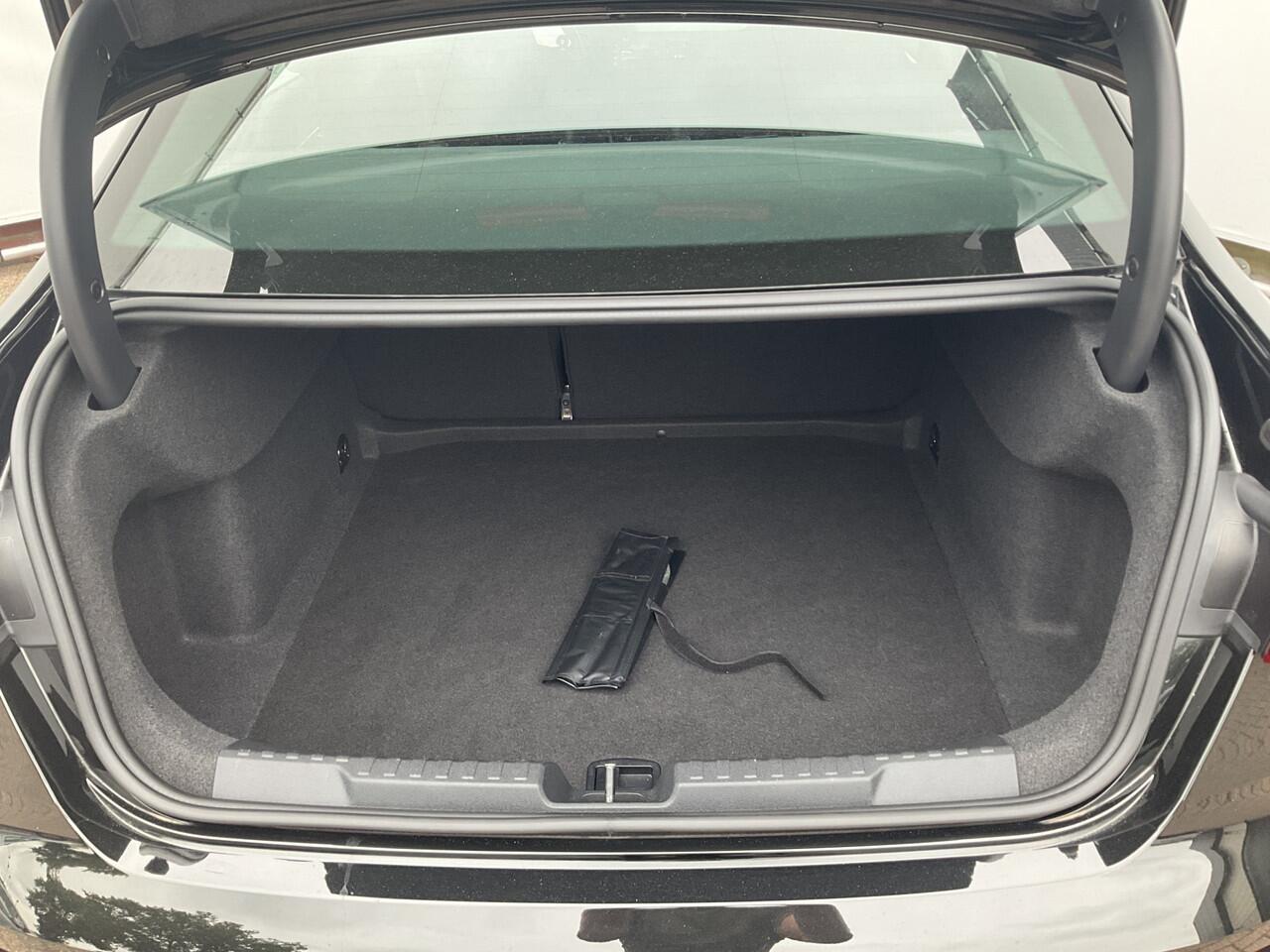 Audi A3 Limousine 30 TFSI Advanced edition Virtueel display Nav/Cruise Sportzetels 1Eig Digitaal NL-Auto!