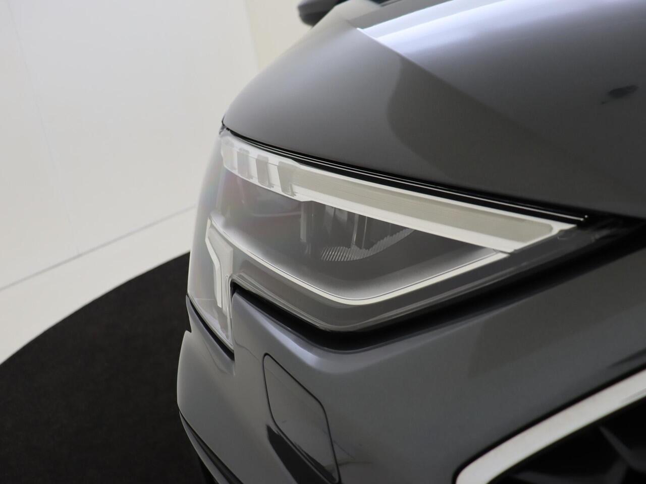 Audi A3 Limousine 35 TFSI S edition | Panoramadak | Full LED verlichting | Cruise Control | Parkeersensoren achter | CarPlay | Navigatie Plus |