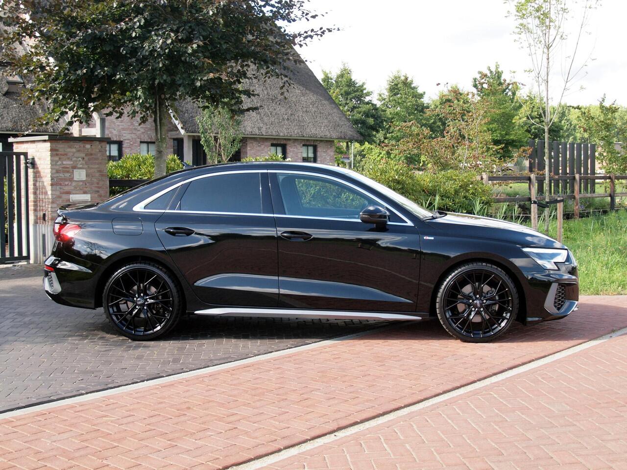 Audi A3 Limousine 35 TFSI S edition Dubbele S-line | Apple Carplay | Nederlandse Auto | Trekhaak |