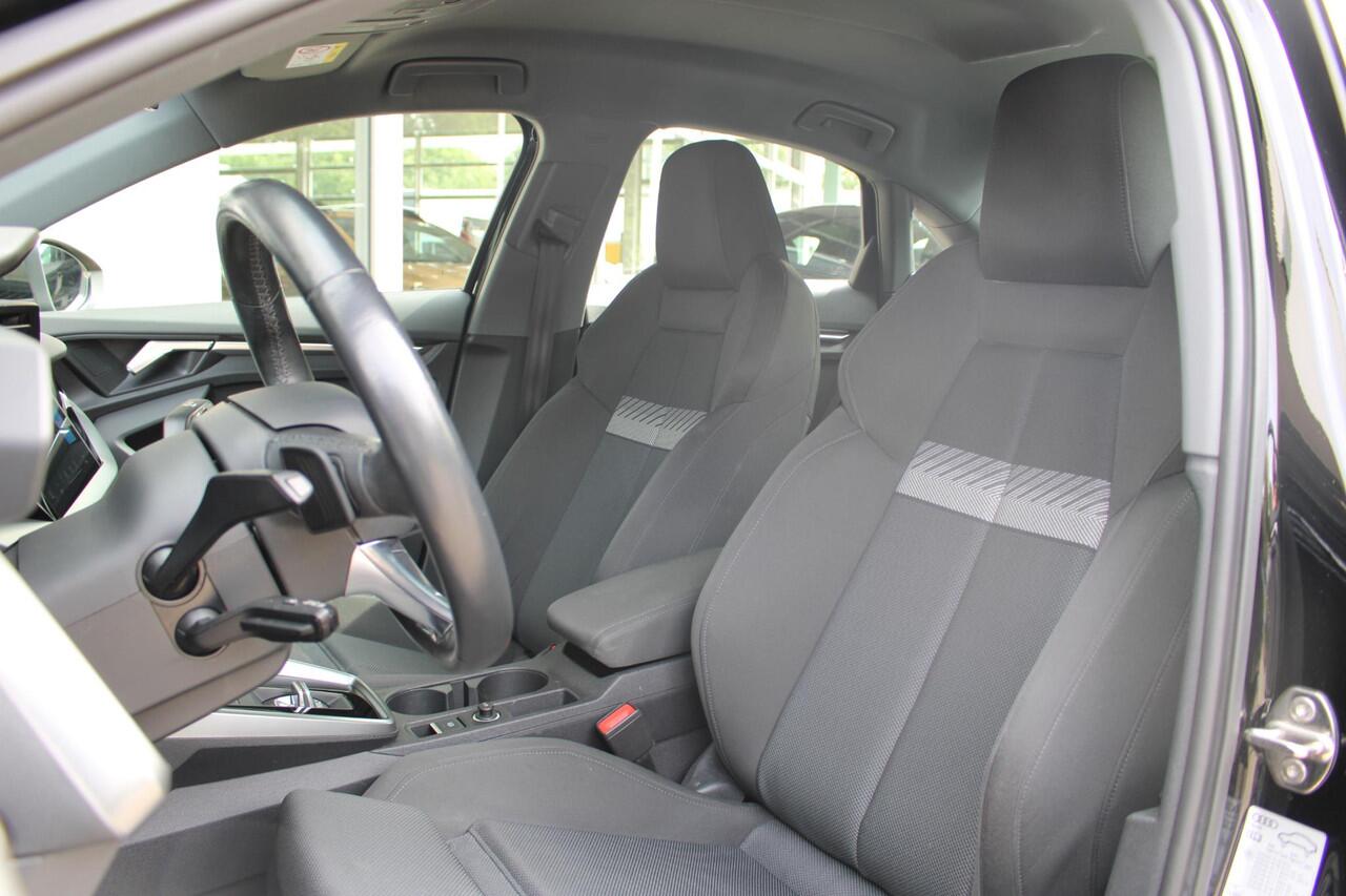 Audi A3 Limousine 30 TFSI Business edition Navigatiesysteem | Automaat | Cruise Control | Parkeer Sensoren