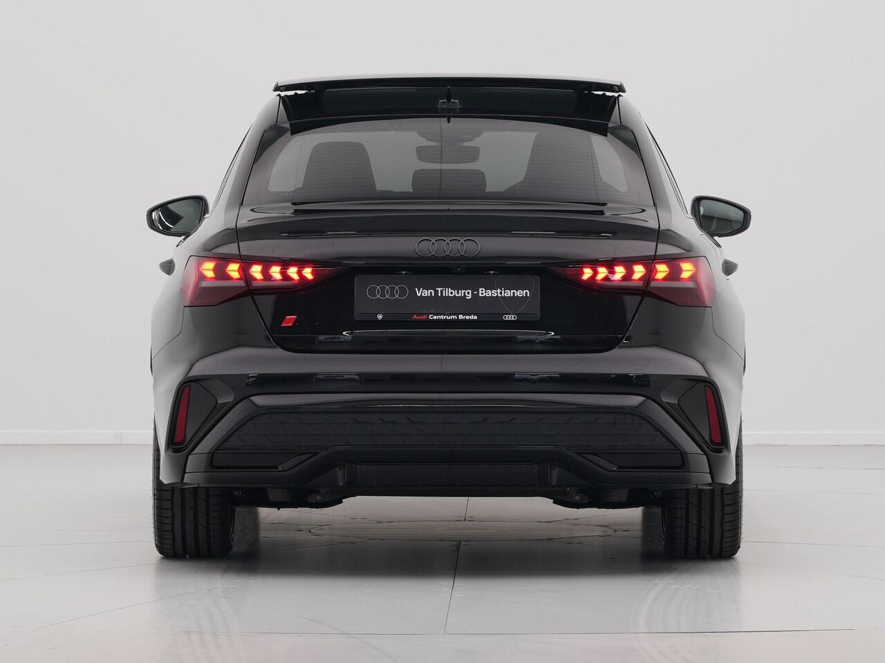 Audi A3 Limousine 35 TFSI S edition Panodak SONOS Ambient lichtpakket verw. voorstoelen Camera