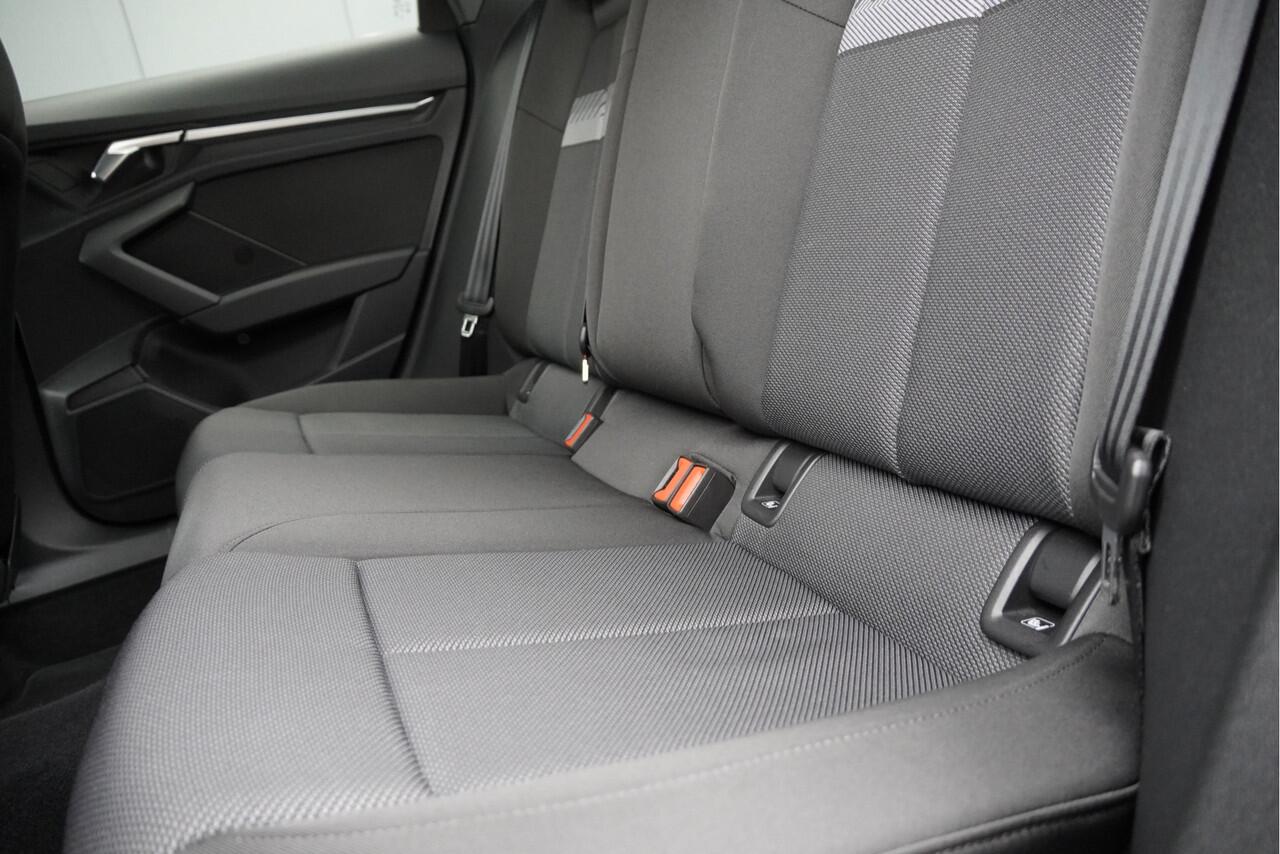 Audi A3 Limousine 35 TFSI 150PK! Automaat Business Edition BJ2021 Lmv 17" | Led | Pdc | Navi | Dynamische knipperlichten | Achteruitrijcamera | App-Connect | Virtual cockpit | Climate control | Cruise control | Sportstoelen | Verwarmde voorstoelen | Extra getint 