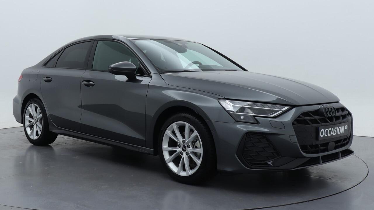 Audi A3 Limousine 30 TFSI S edition | PDC V+A | Camera | Zwart optiek | Audi Sound | Privacy glas |